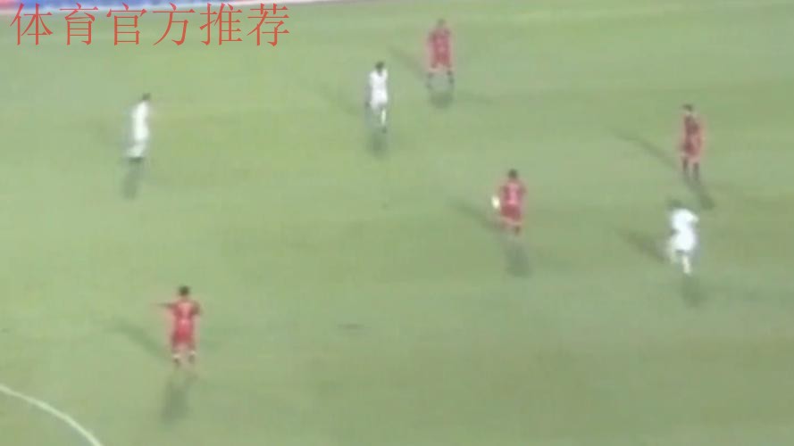 跨越13年的温情 内马尔与患病球迷重聚 跨越13年的温情 内马尔与患病球迷重聚